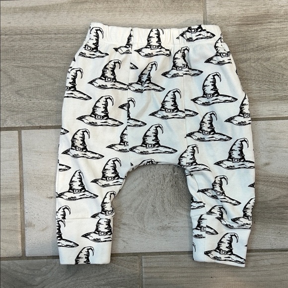 Kate Quinn Black and White Wizard / Witch Hat Joggers - Picture 3 of 4